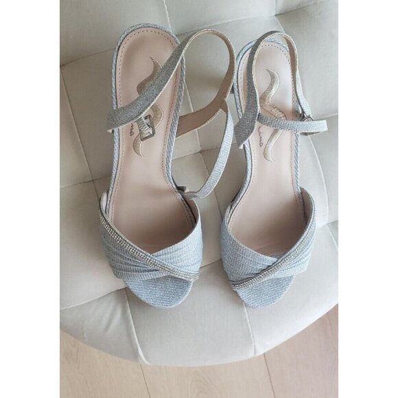 NEW NINA NICASIA TRUE SILVER DRESS SANDALS HEELS SZ.8.5 - Picture 4 of 9
